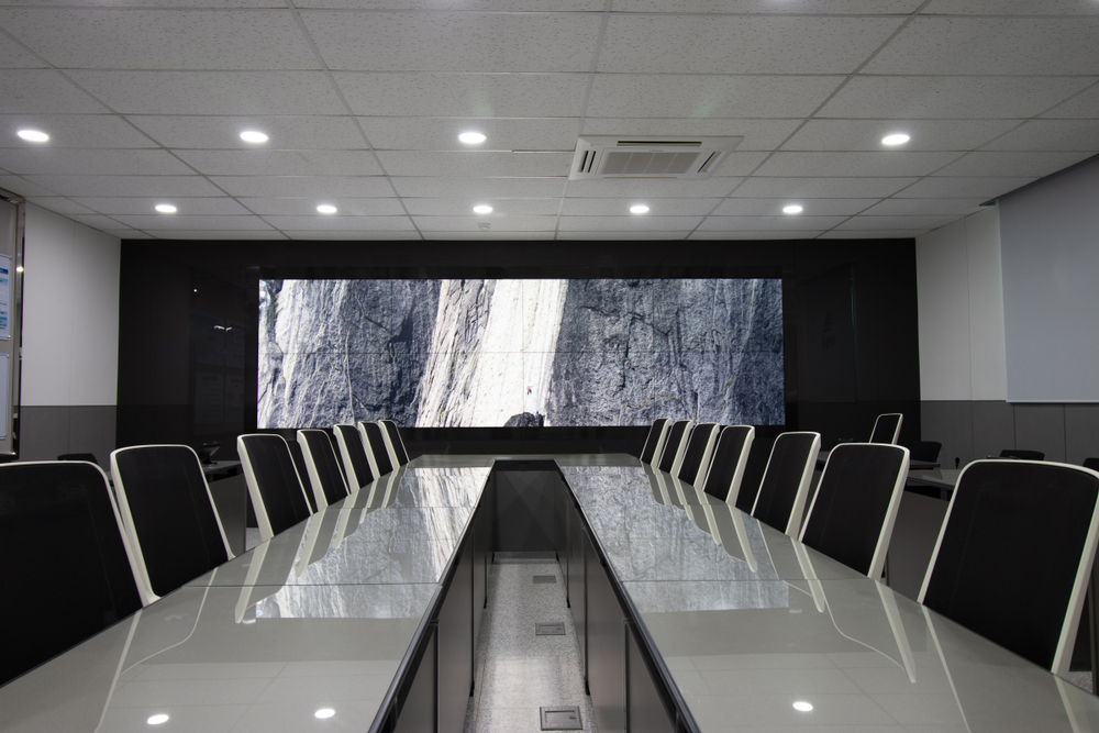Seamless video wall in a large meeting room